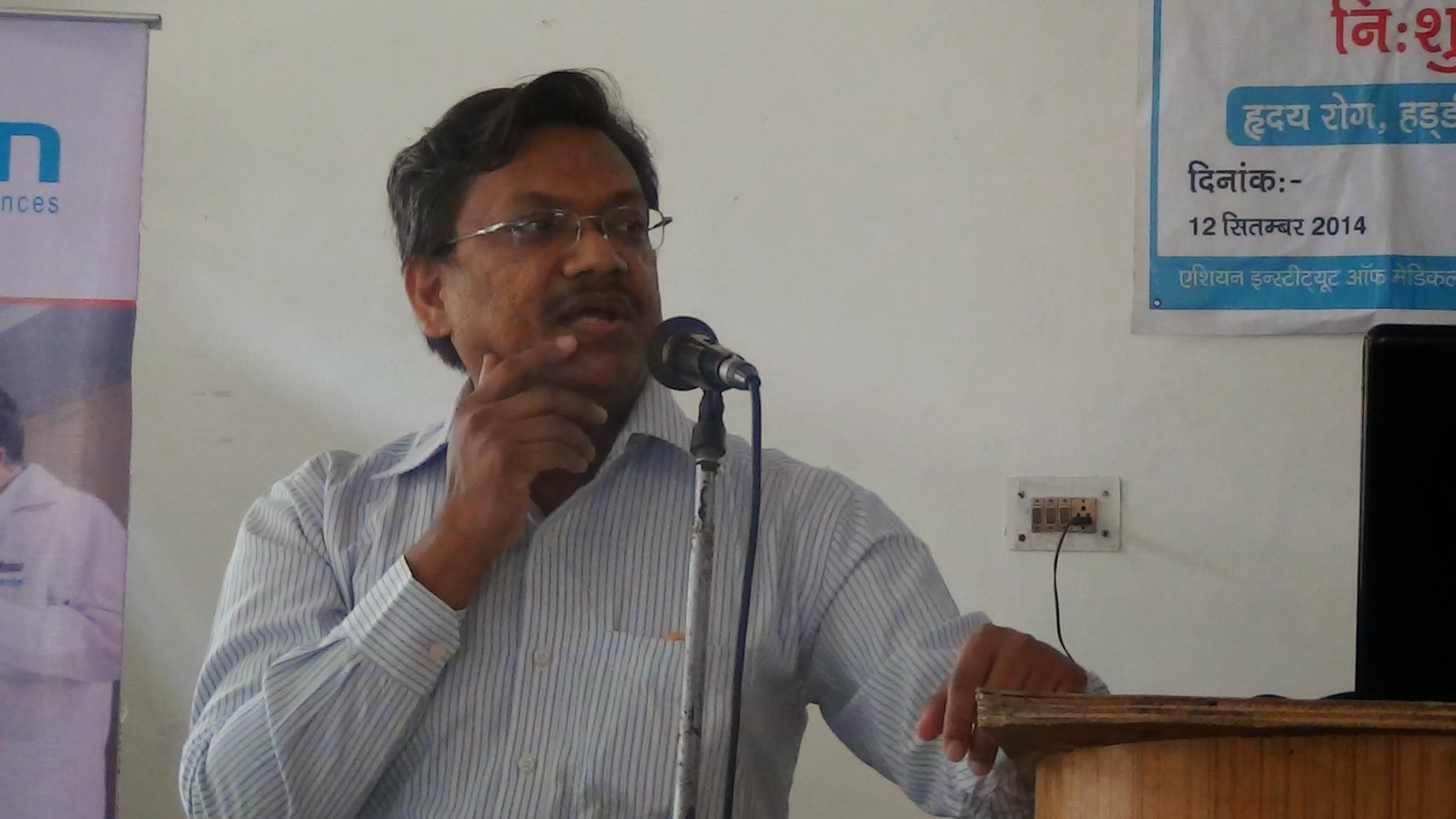 Dr Pawan Gupta at Cancer Workshop at Agarwal Dharamshala at Hodal 12.9.2014